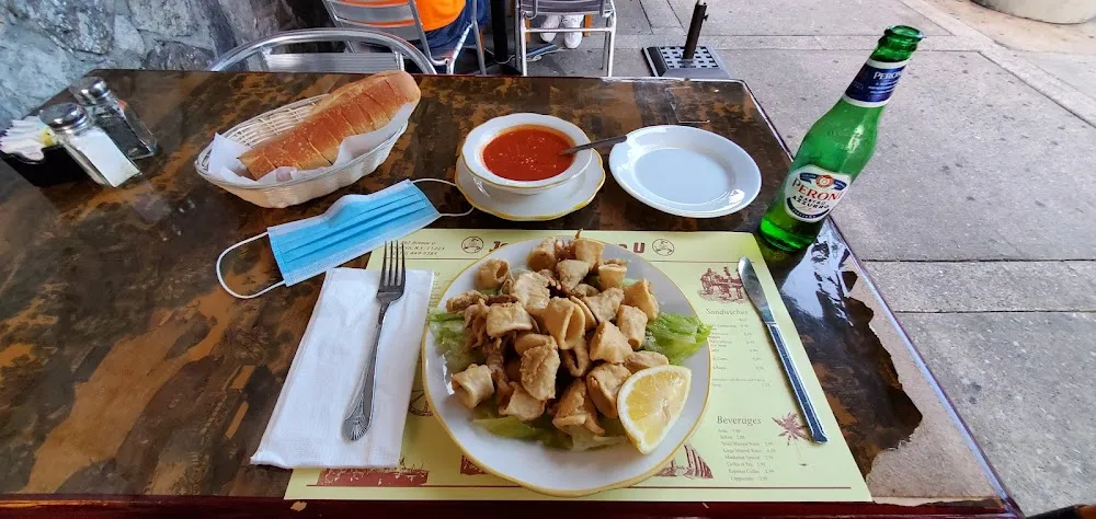 Fried Calamari w Medium Sauce
